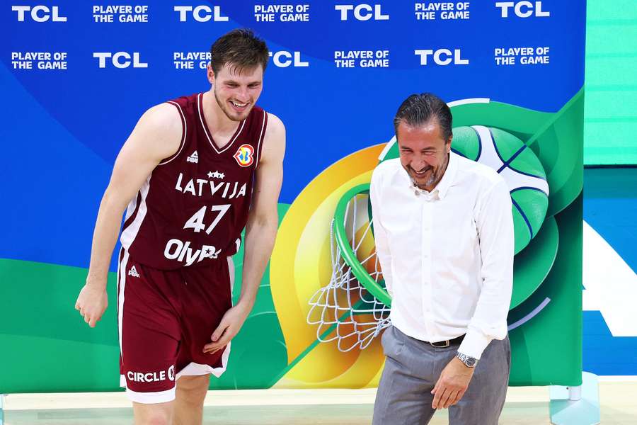 Arturs Kurucs, con la selección de Letonia