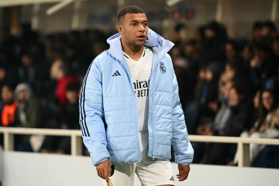 Mbappé foi relacionado para a decisão