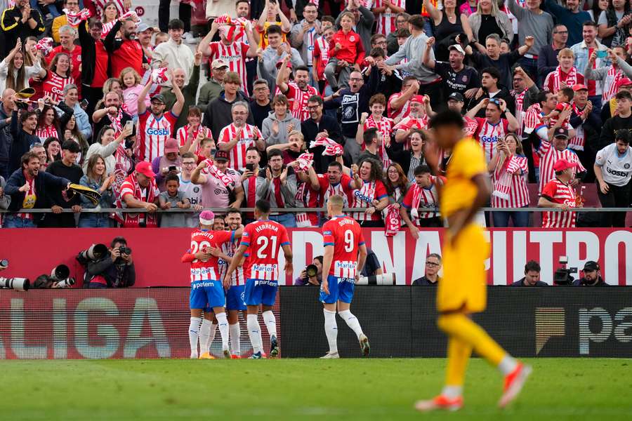 Girona porazila Barcelonu v sezoně i podruhé, tentokrát navíc pomohla k titulu Realu Madrid.
