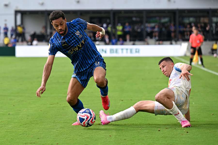 Al Hilal's Renan Lodi (left) fights for the ball with Salzburg's Stefan Lainer (right) during 2025 FIFA Club World Cup