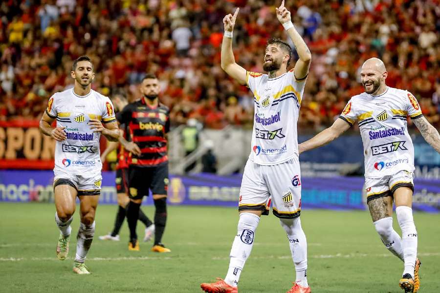 Fabrício Daniel fez valer a lei do ex na Arena Pernambuco