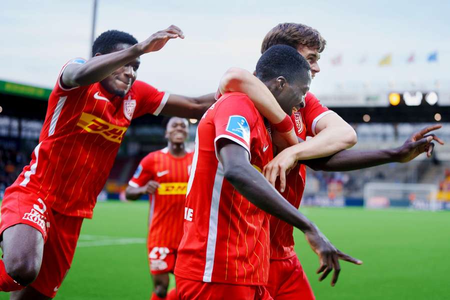 FC Nordsjælland fejrer Diomandes mål til 3-1.