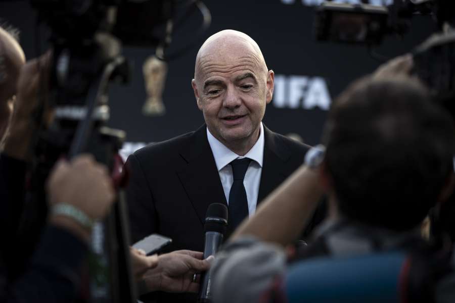 Gianni Infantino heeft de voorzitters van de Israëlische en Palestijnse voetbalbonden in een brief zijn condoleances aangeboden