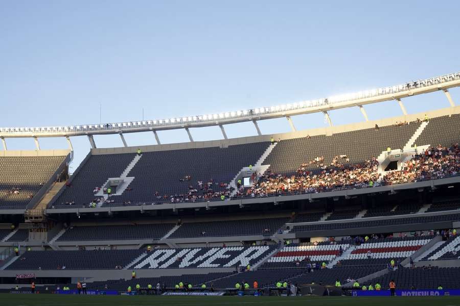 Monumental periga não encher no dia 30