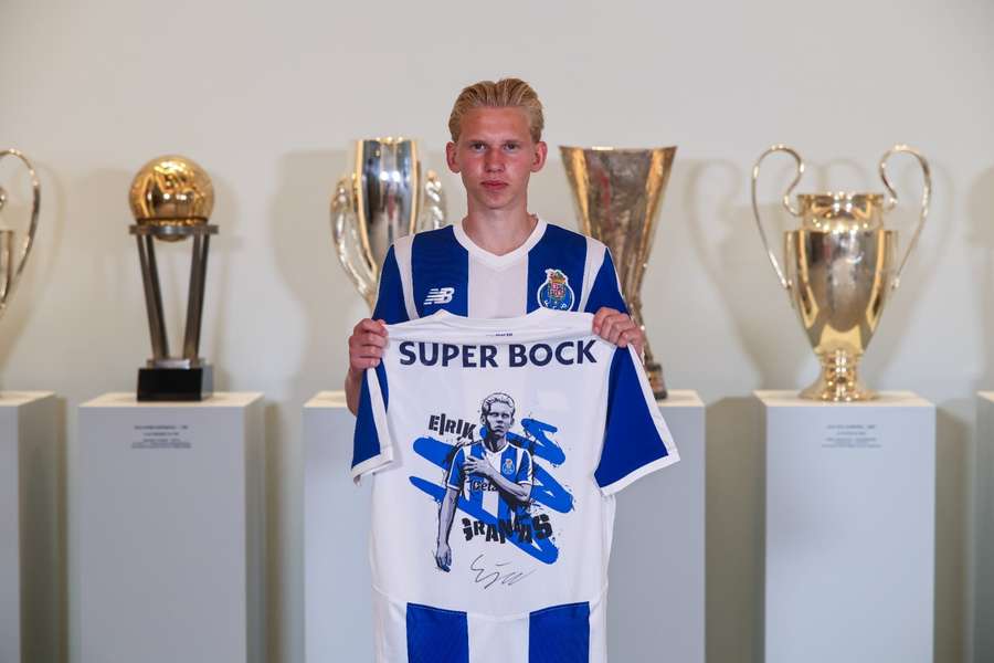 Eirik Granaas assinou pelo FC Porto até 2029 Eirik Granaas assinou pelo FC Porto até 2029