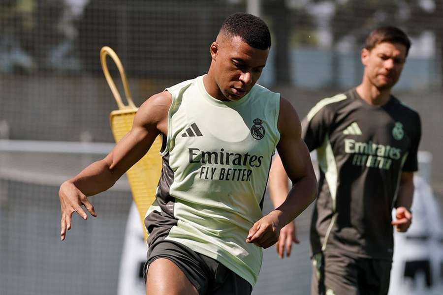 Mbappé está com febre e é dúvida para jogo com o Al-Hilal