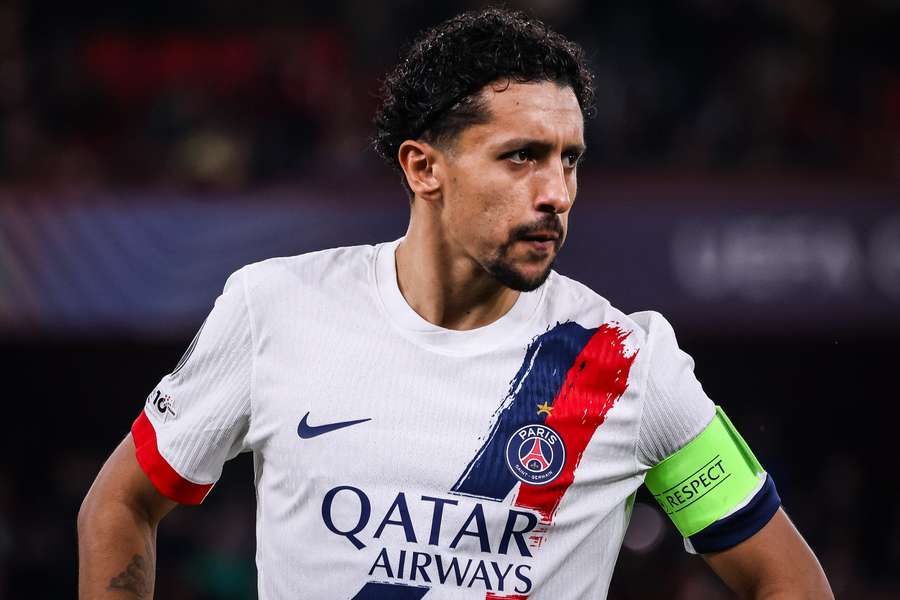 Marquinhos deixou o jogo após sofrer pancada na perna esquerda Marquinhos deixou o jogo após sofrer pancada na perna esquerda