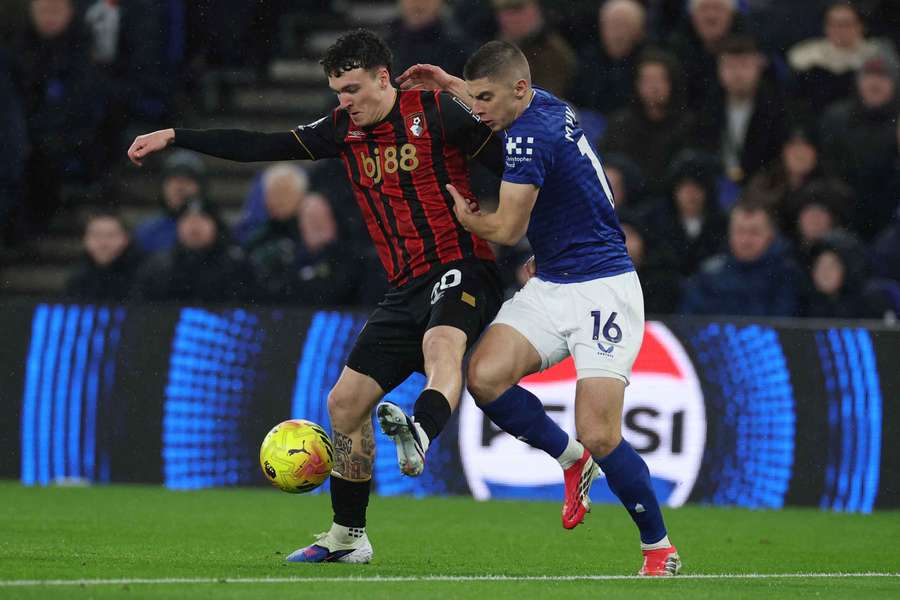 Jimenez fala sobre o Real Madrid, AC Milan e a 'plataforma' do Bournemouth