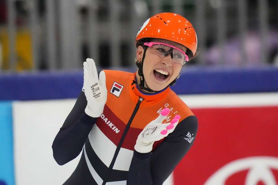 Goud voor Suzanne Schulting op 1500 meter in wereldbeker shorttrack Almaty