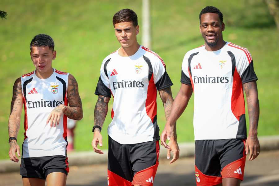 Barrenechea (ao centro) ainda pode deixar o Estádio da Luz