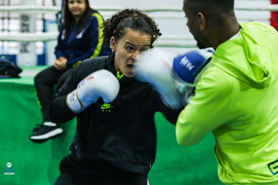 Bia Ferreira garante estar satisfeita em ter aceitado o desafio do boxe profissional