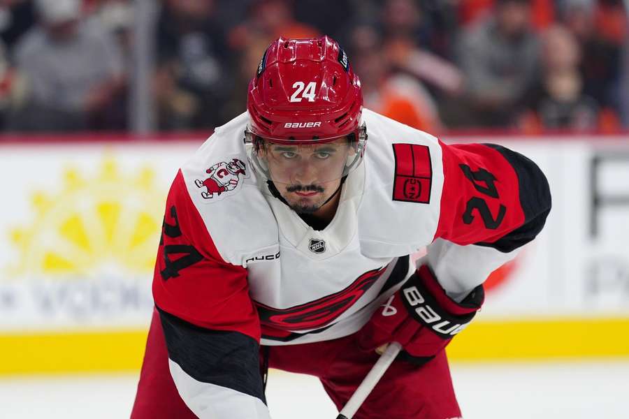 Jarvisa vyradil náraz do žŕdky.