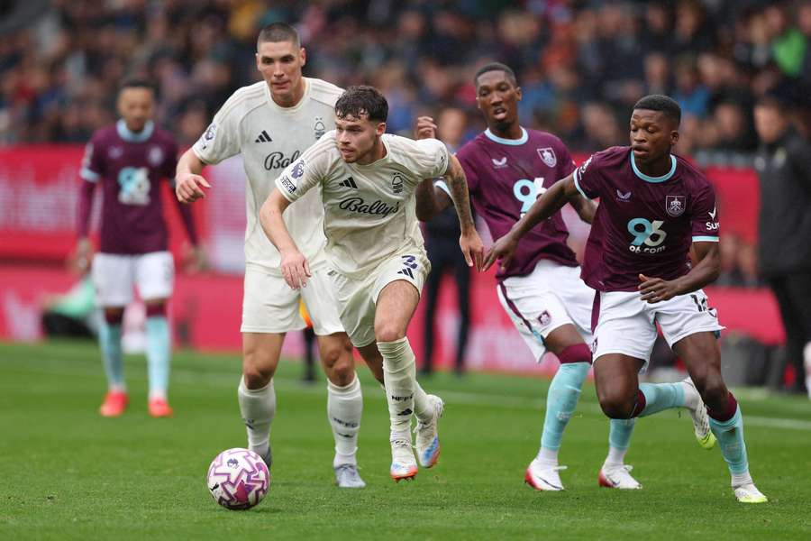Neco Williams of Nottingham Forest breaks away from Floretino Luis of Burnley