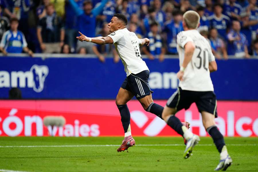 Kylian Mbappé dotáhl Real k výhře nad Oviedem dvěma góly.