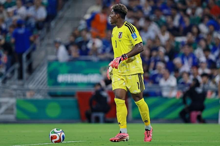 PSG step up pursuit of Parma goalkeeper Zion Suzuki PSG step up pursuit of Parma goalkeeper Zion Suzuki