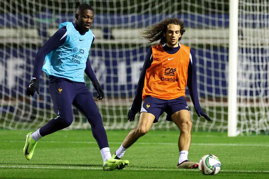 Guendouzi y Thuram en el entrenamiento de Francia