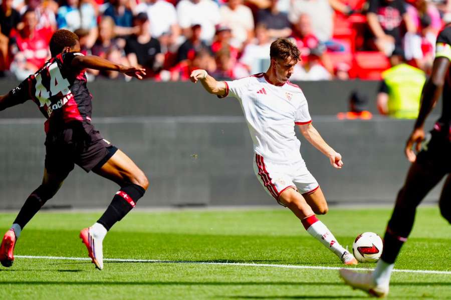 Miguel Sierra, a punto de marcar el gol del Sevilla en Leverkusen Miguel Sierra, a punto de marcar el gol del Sevilla en Leverkusen