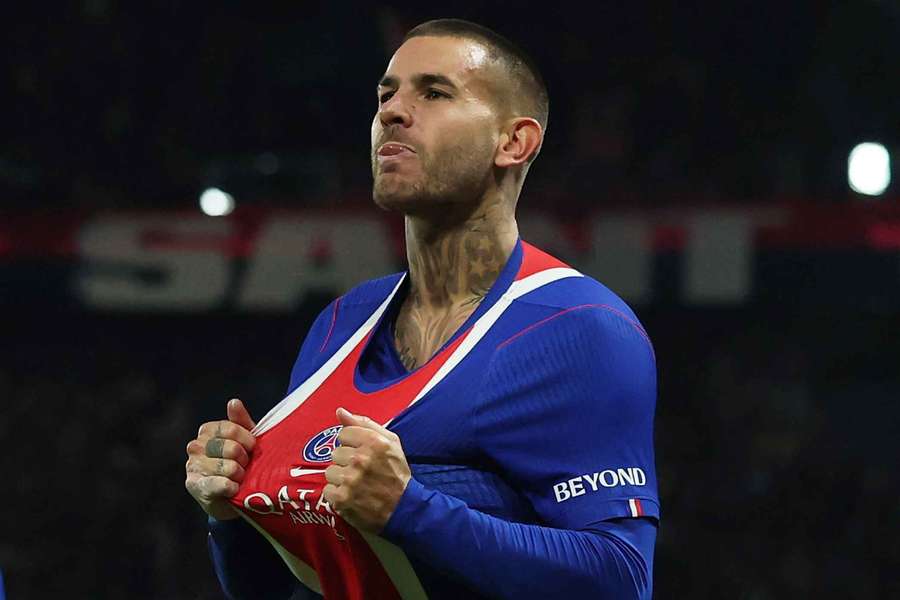 Lucas Hernandez celebrando gol do PSG na Champions League