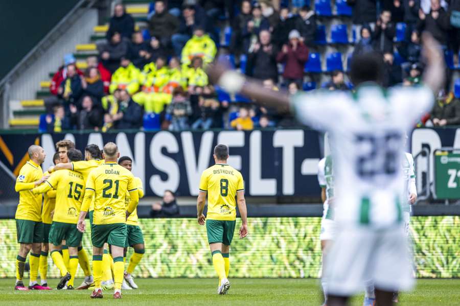 Elvis Manu kan niet geloven wat hij ziet