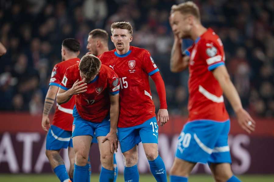 Národní tým má problém s návratem do Česka. Na Faerských ostrovech ho uvěznila mlha Národní tým má problém s návratem do Česka. Na Faerských ostrovech ho uvěznila mlha