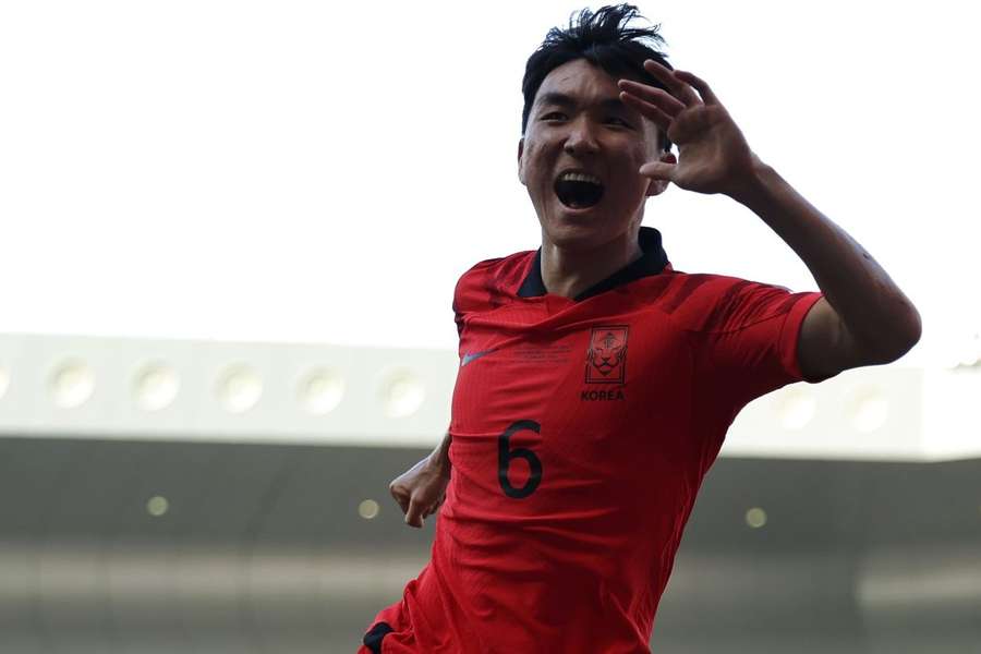  In-Beom Hwang jubelt über seinen Treffer zum zwischenzeitlichen 1:0.