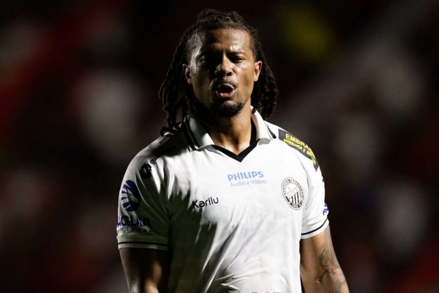 Berto acusou torcedor do Vila Nova de insulto racista