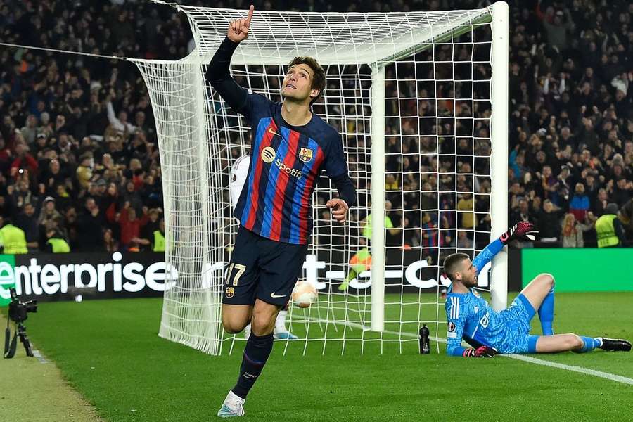 Marcos Alonso, defesa do Barcelona, vai rumar ao Celta de Vigo