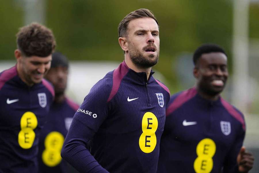 Heskey believes Henderson is "blocking the way for youngsters" in Tuchel's England squad