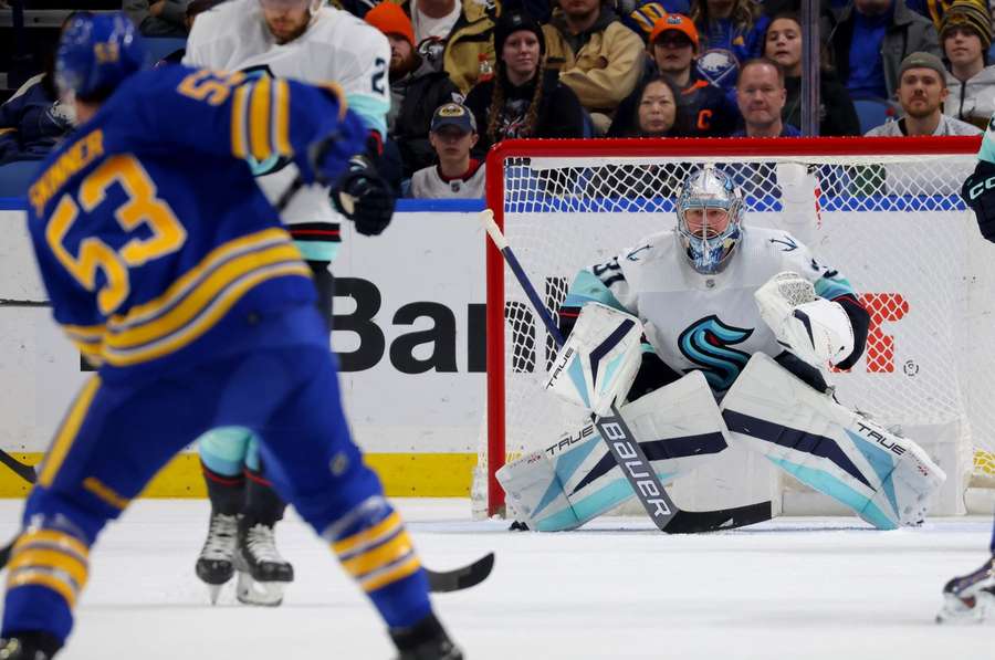 Mit einigen guten Paraden am Sieg seiner Seattle Kraken in Buffalo beteiligt: Goalie Philipp Grubauer.