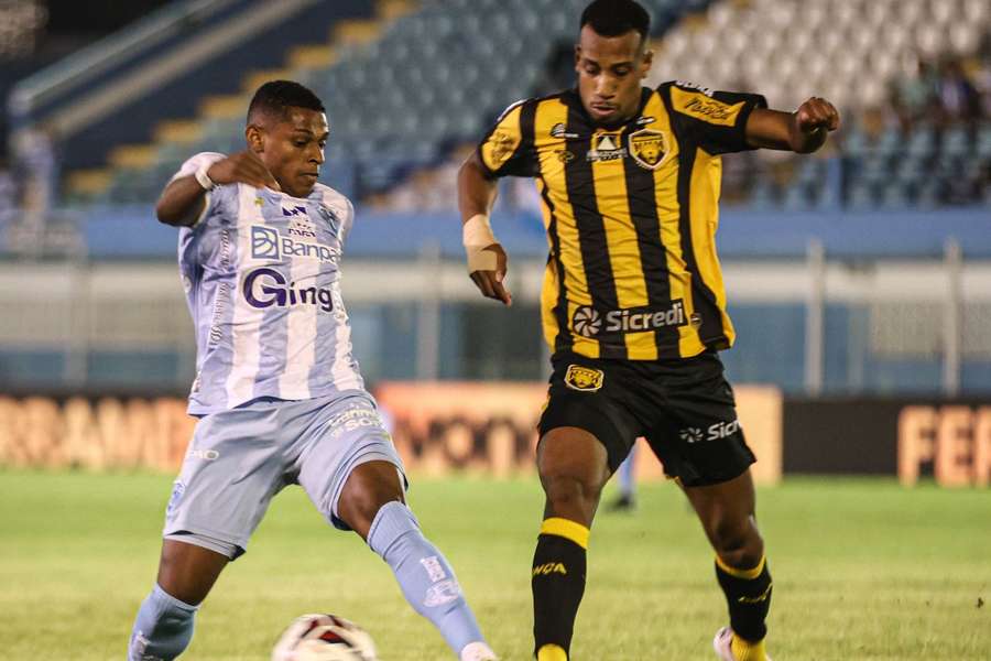 Paysandu e Amazonas fizeram um jogo dramático em Belém Paysandu e Amazonas fizeram um jogo dramático em Belém