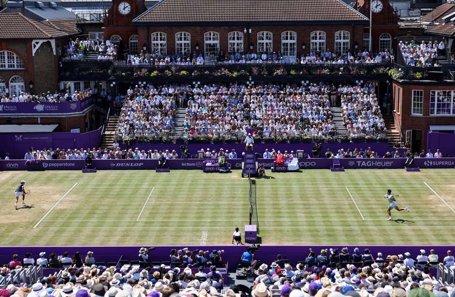 Carlos Alcaraz stellte im Londoner Queen's Club sein können auf Rasen unter Beweis