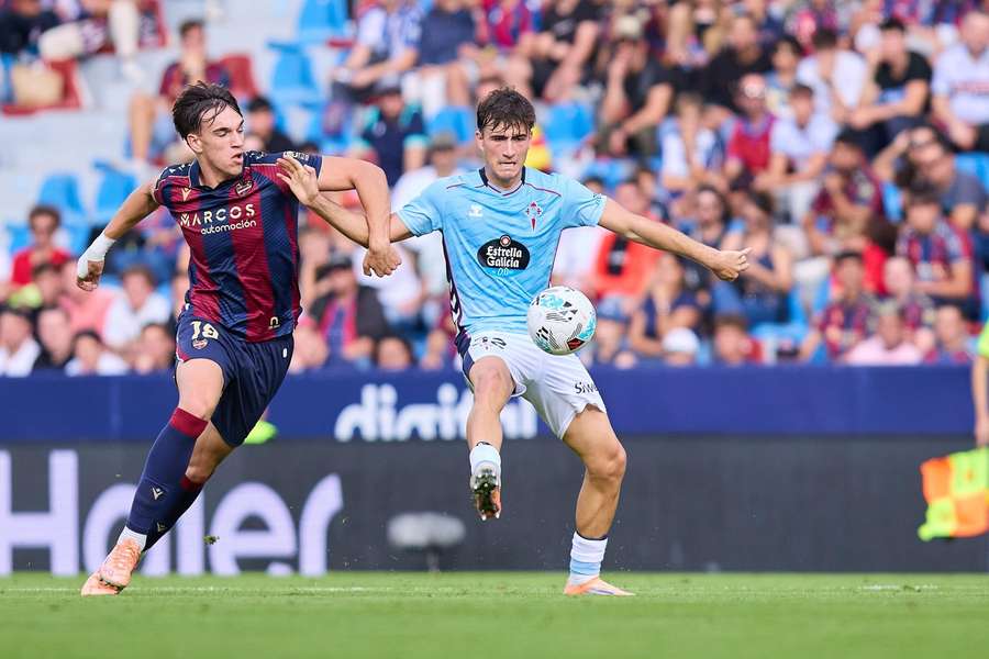 El Levante pierde a Carlos Espí por una lesión muscular