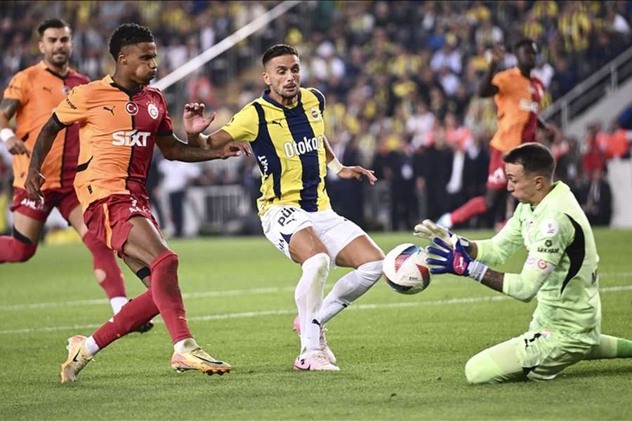 Galatasaray e Fenerbahçe medem forças na 25.ª jornada