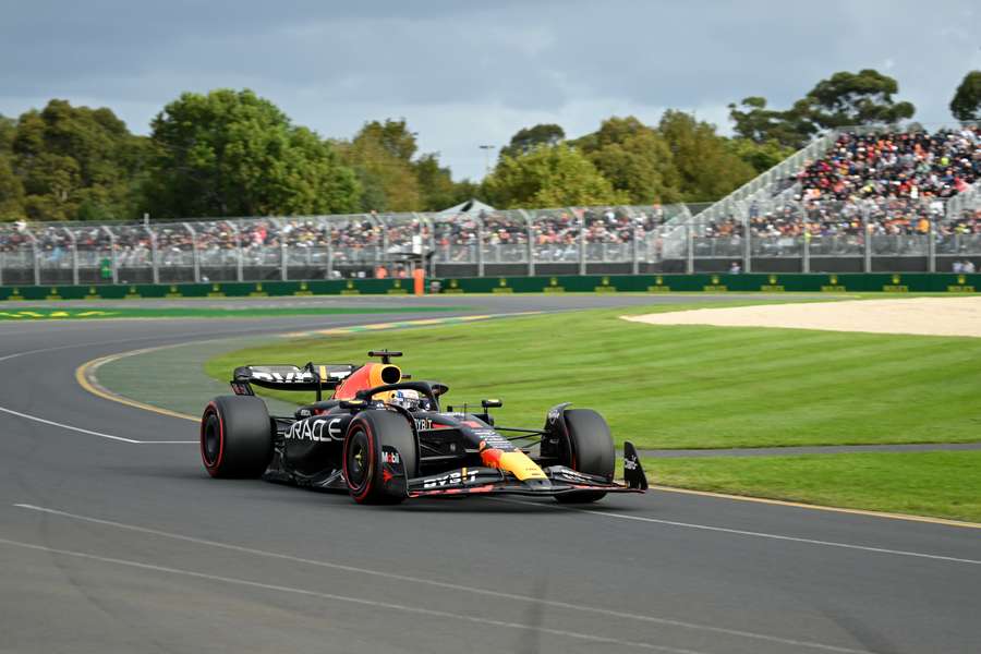 Max Verstappen dominou em Melbourne