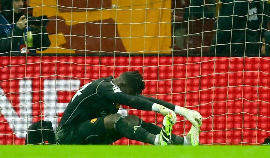 Onana falhou duas vezes no empate do United