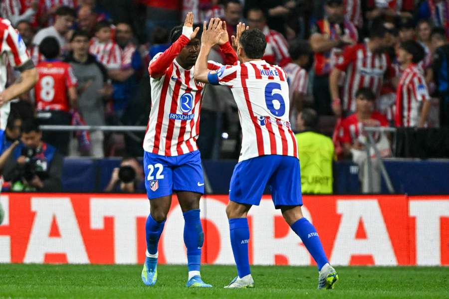 Lookman comemora gol que colocou o Atlético de Madrid nas semifinais