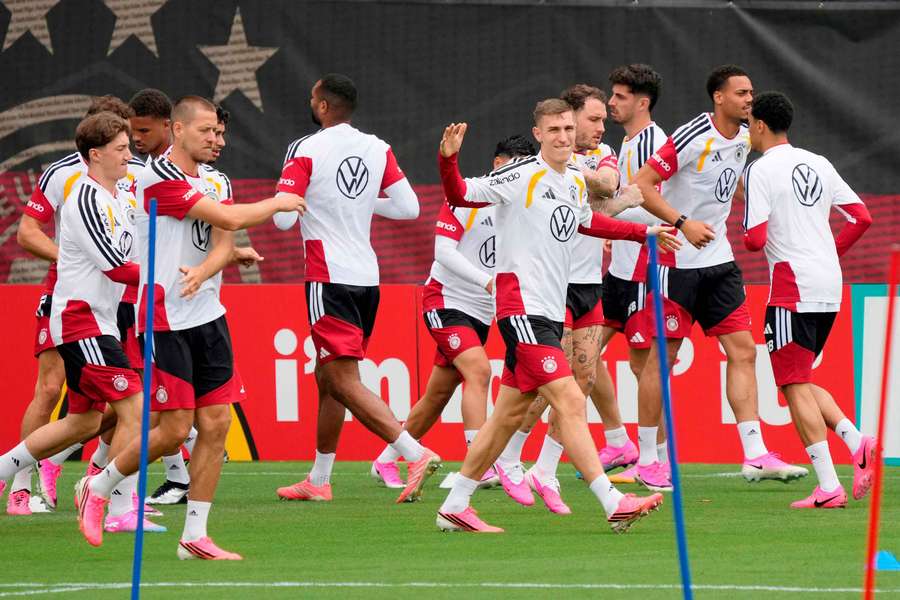 Der DFB im Training vor dem Spiel gegen die Elfenbeinküste. Der DFB im Training vor dem Spiel gegen die Elfenbeinküste.