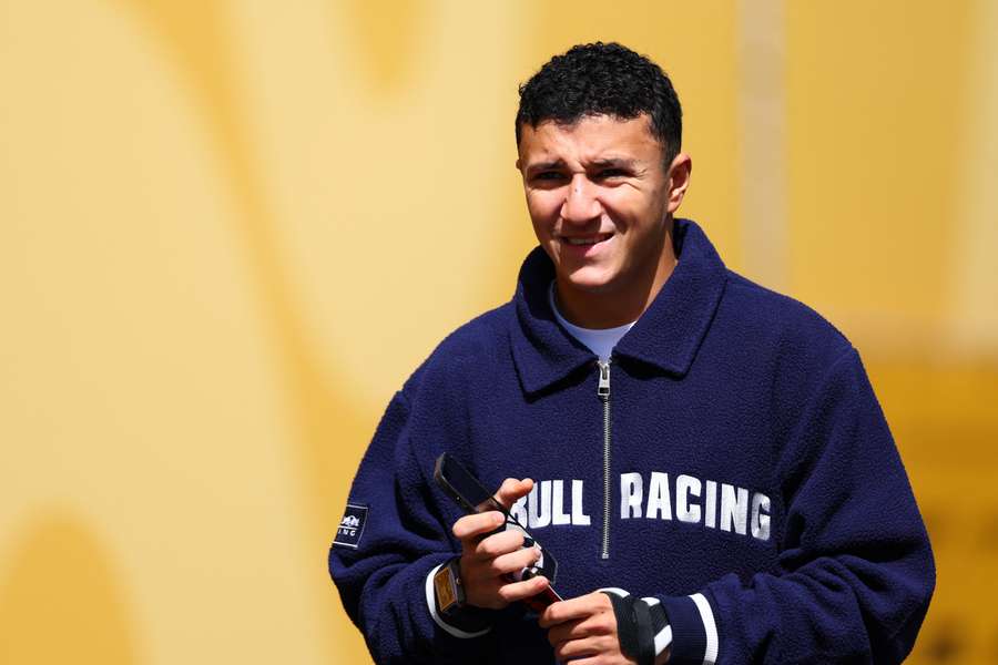 Isack Hadjar dans le paddock de Madrid. Isack Hadjar dans le paddock de Madrid.