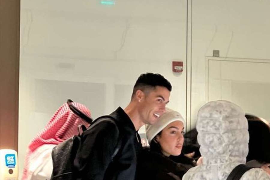 Cristiano Ronaldo e Georgina Rodríguez no Aeroporto King Khalid