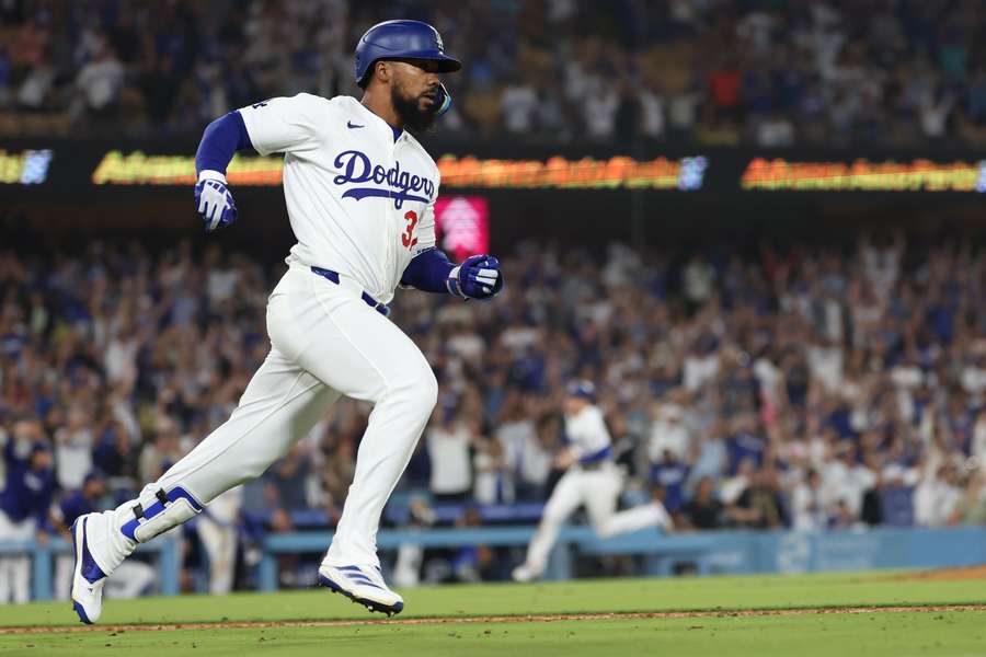 Dodgers returned to winning ways after they lost two of three games over the weekend at San Francisco