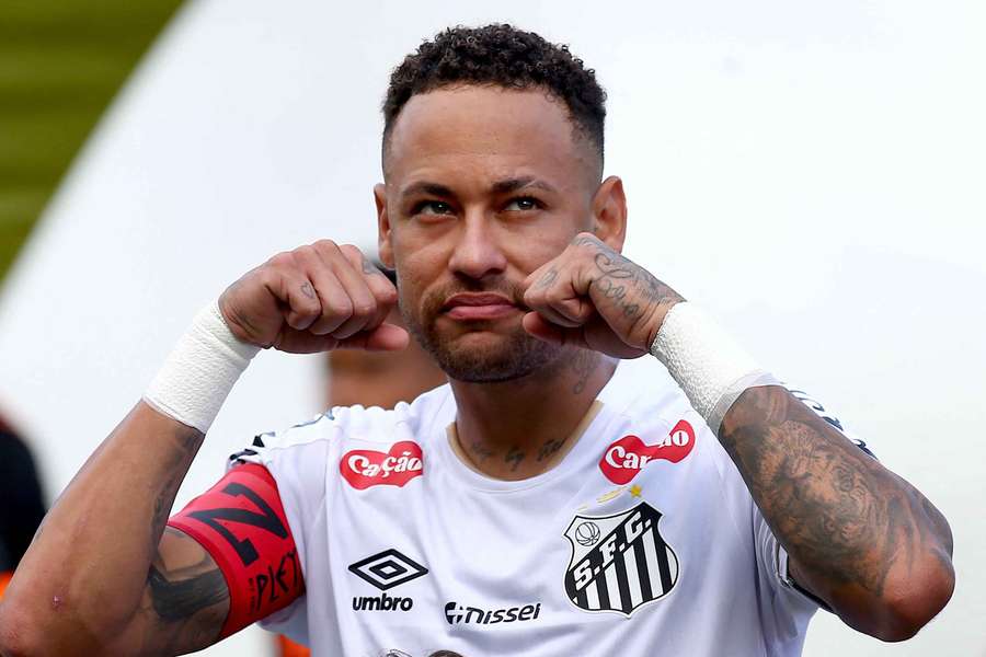 Neymar deve ser titular contra o Inter na Vila