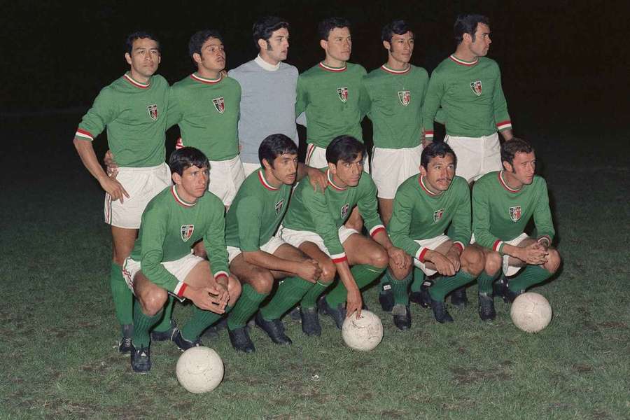 Alberto Onofre, abajo en el centro de la imagen.