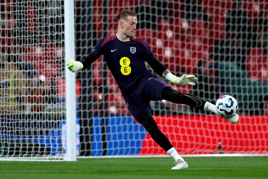 Jordan Pickford no aquecimento de Inglaterra