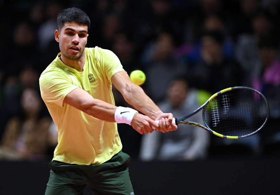 Carlos Alcaraz face à Jannik Sinner lors d’un match d’exhibition disputé à l’Inspire Arena d’Incheon, le 10 janvier 2026.