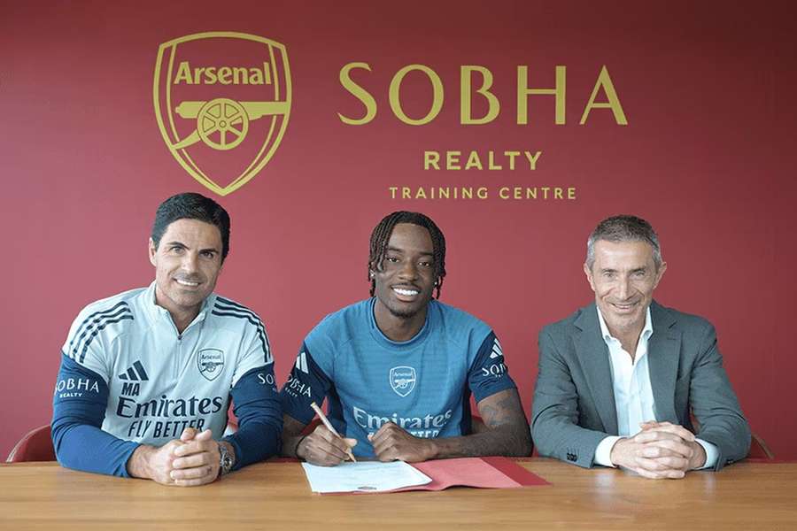 Madueke apresentado no Arsenal