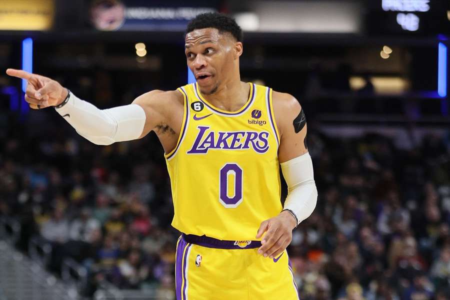 Russell Westbrook deixa os Lakers, mas poderá não sair de Los Angeles