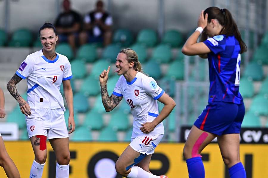 Kateřina Svitková slaví gól v zápase Chorvatskem.