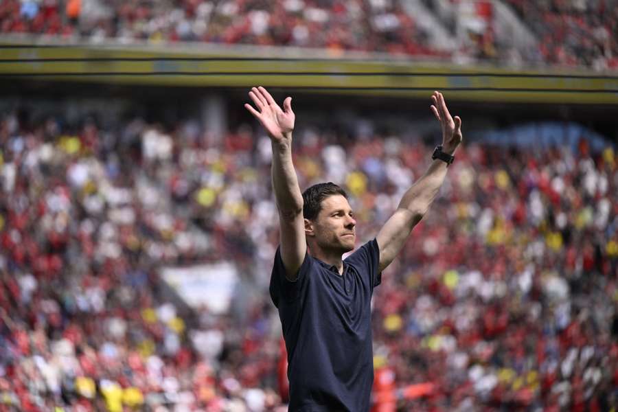 Xabi Alonso despede-se dos adeptos do Bayer Leverkusen