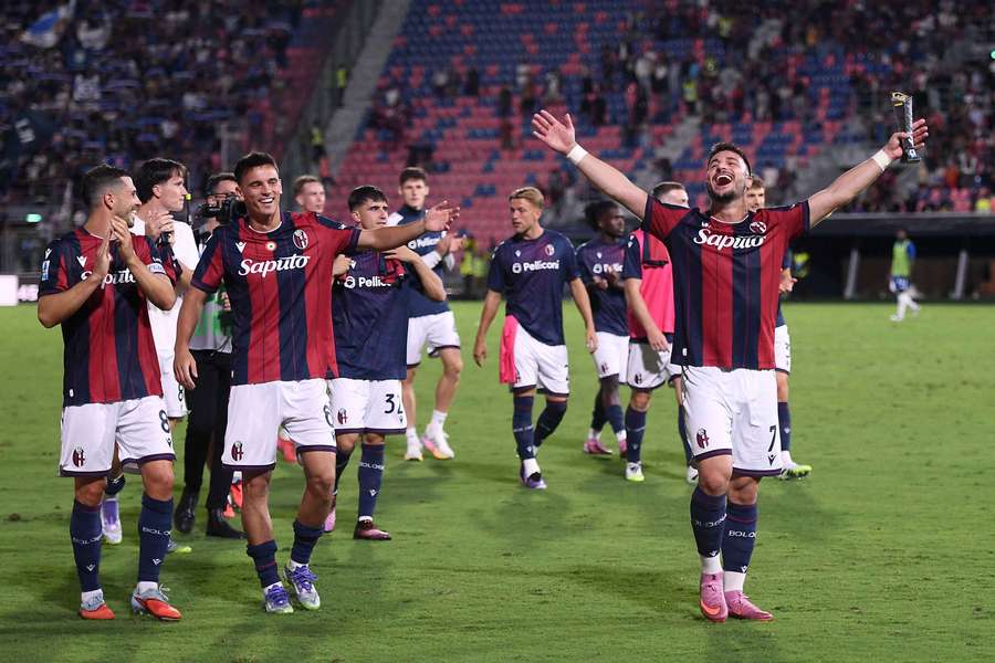 Riccardo Orsolini e compagni dopo Bologna-Como