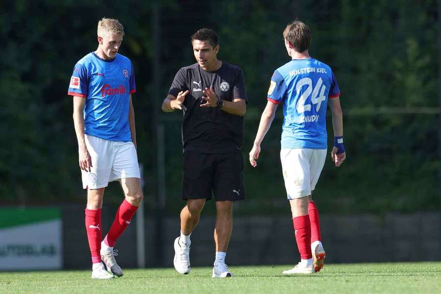 Marcel Rapp beim Testspiel mit Alexander Bernhasdsson (links) und Magnus Knudsen (rechts). 